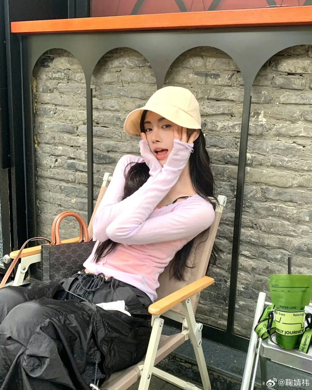 石阶 · 白鸽掠过